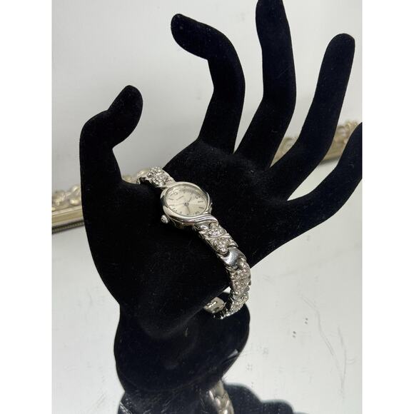 Vintage Silver Hearts Ladies Wrist watch - Picture 4 of 10